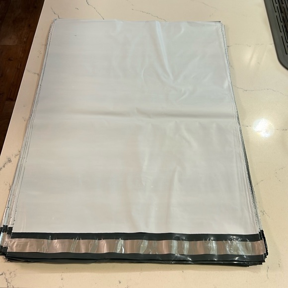 L/XL Poly Bag Mailers Available sizes: 12X15.5 or 19X14.5 or 19X24 or 24X24 - Picture 6 of 6